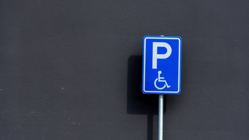 Gehandicaptenparkeerplaats ingericht aan Willem-Alexanderstraat in Mierlo