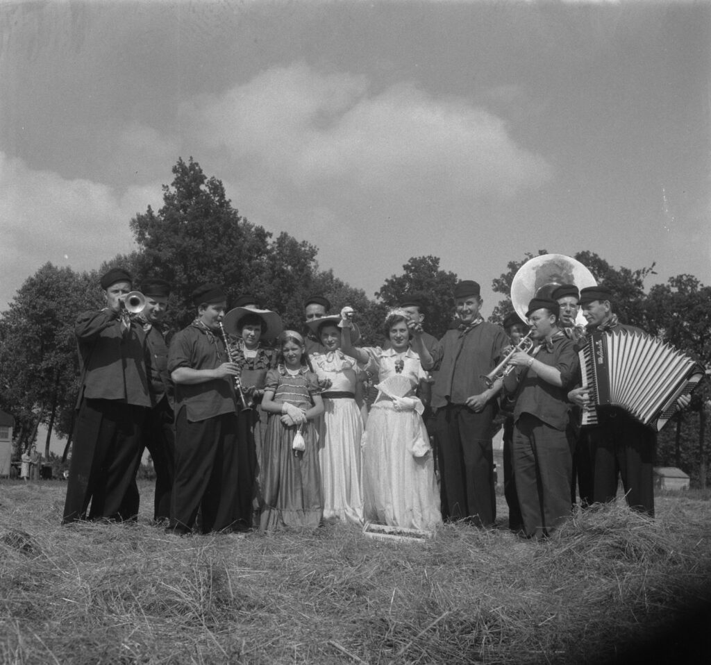 Kersenoogstfeest in Mierlo – 904-6698
